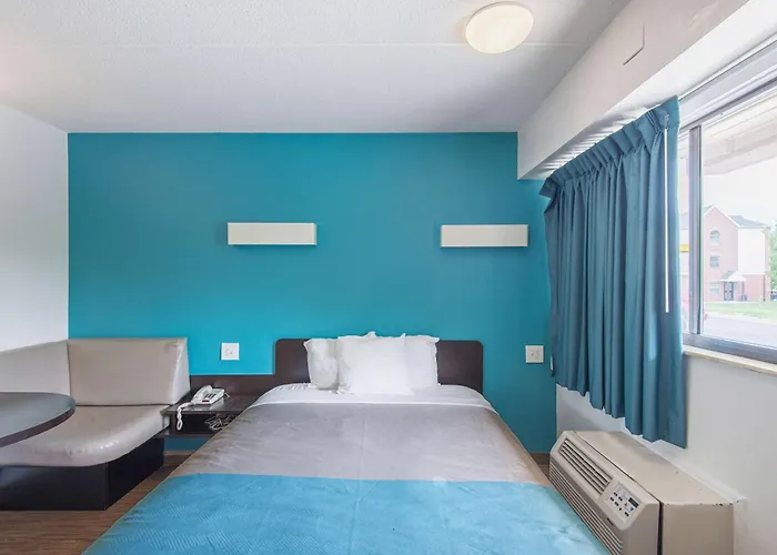 Motel 6-Overland Park, Ks