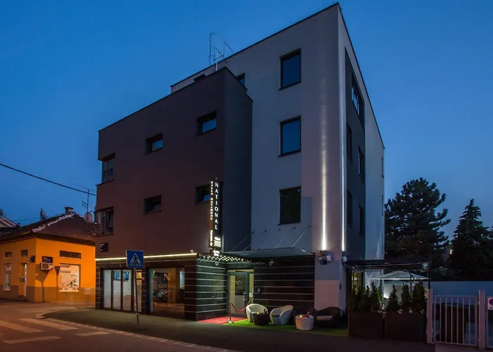 The Hotel National