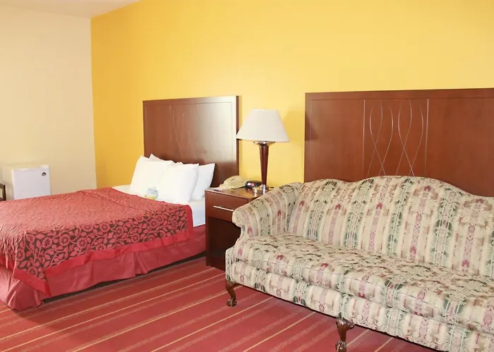 Days Inn By Wyndham Walcott Davenport