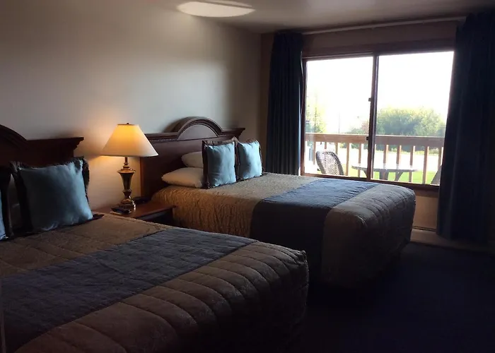 Scenic Shore Inn