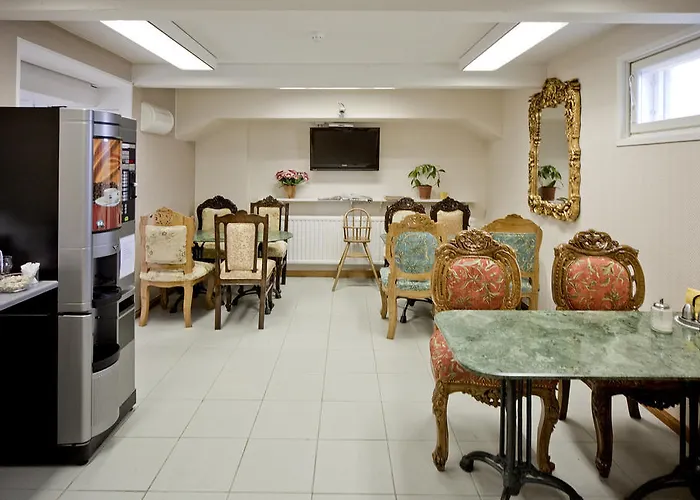 Mango Hotel
