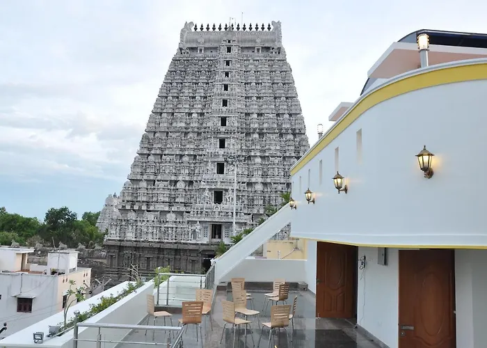 Sri Sarvesha Js Palace Temple View
