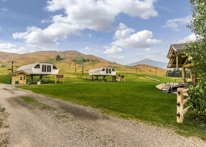 Cozy Cottonwood Getaway