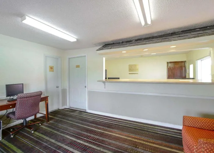 Econo Lodge Inn & Suites Carbondale