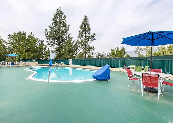 San Bernandino Inn & Suites