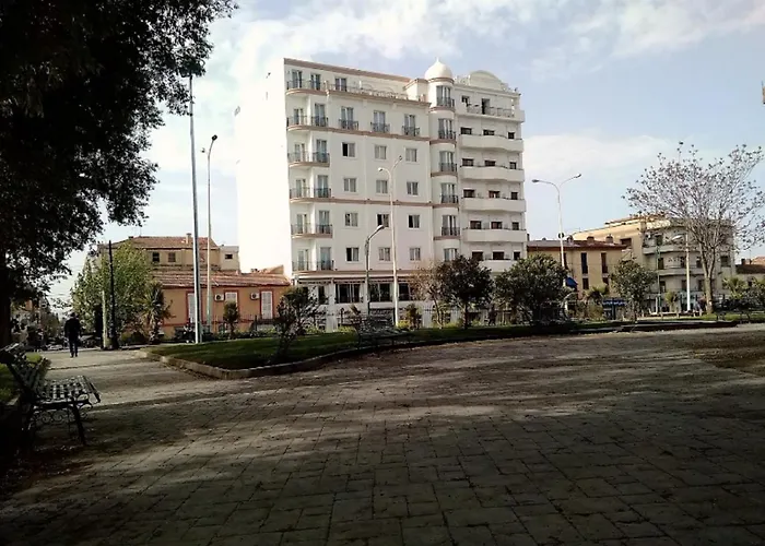 Tadj El Maouada