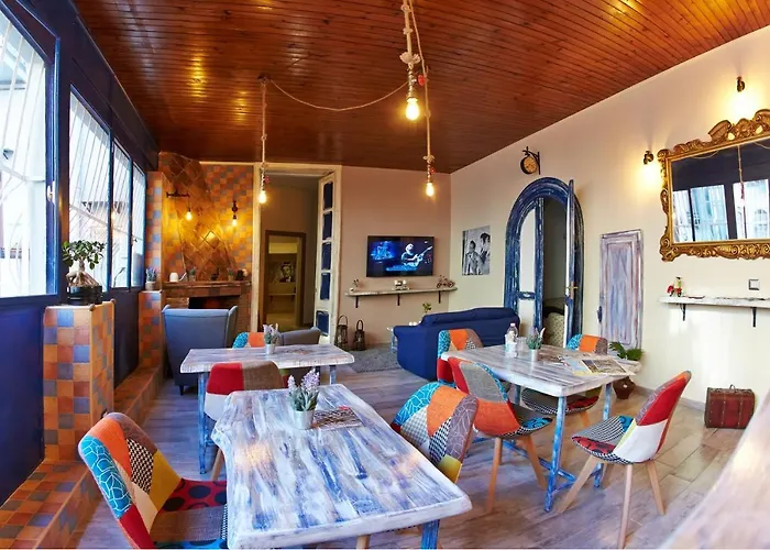 Artisti Sustinea Rooms