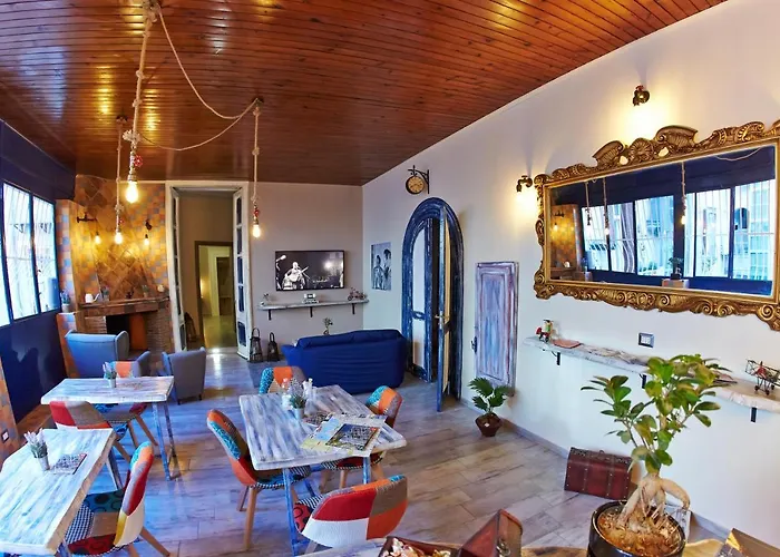 Artisti Sustinea Rooms