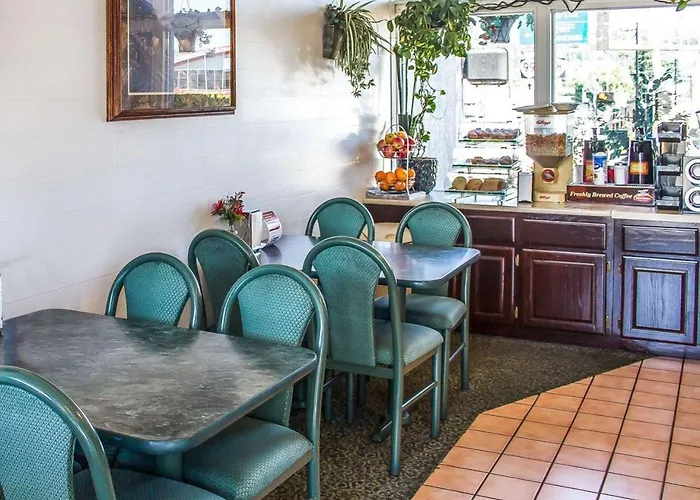 Rodeway Inn & Suites Roseburg
