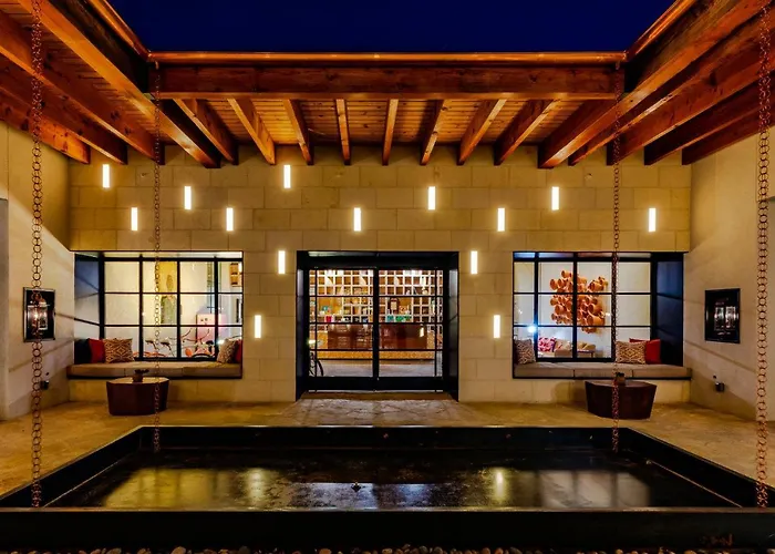 Texican Court, Valencia Collection
