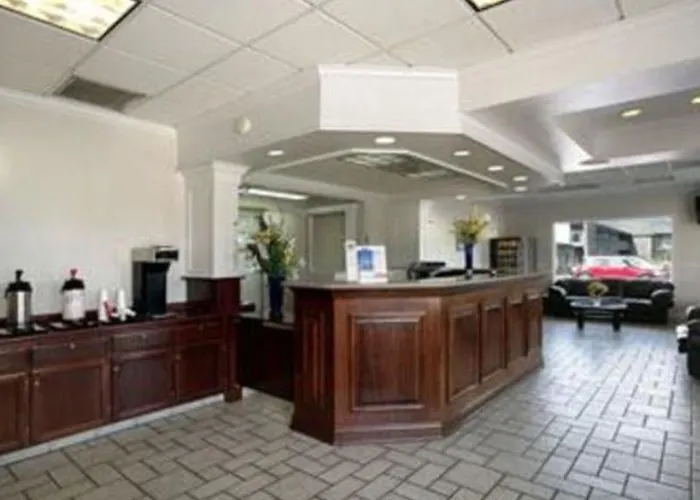 Econo Lodge Inn & Suites Central