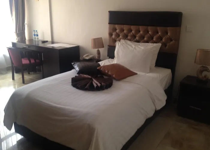 Airport Plaza Hotel