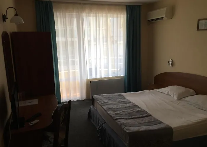 Family Hotel Lazuren Briag