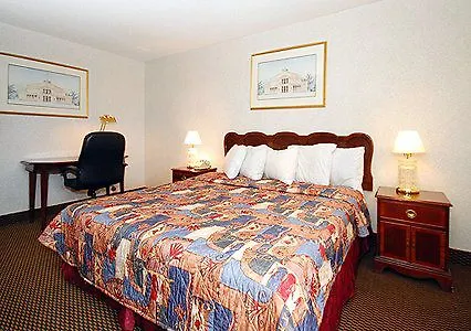 Econo Lodge Chicopee