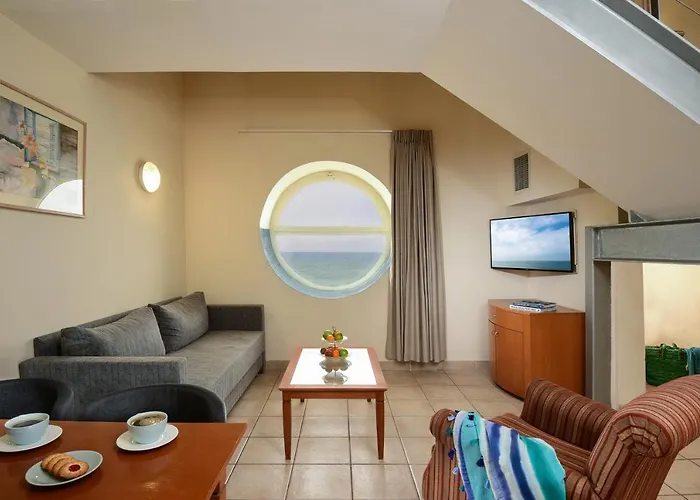 Arena Hotel By The Beach