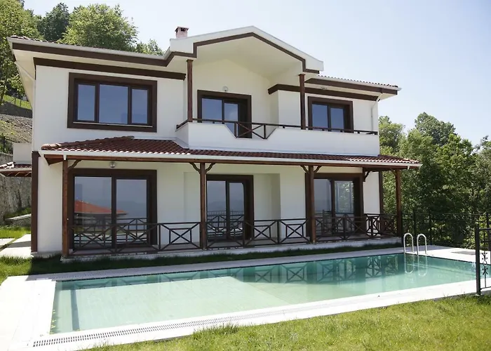 Orchid Hills - Heated Swimming Pool