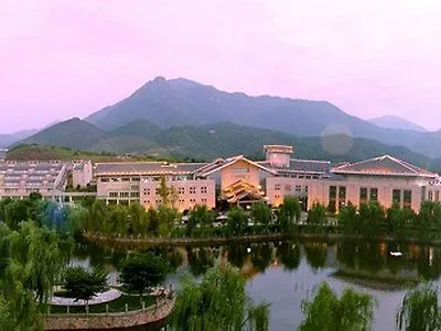 Lantian Baiyun Conference Center Hotel
