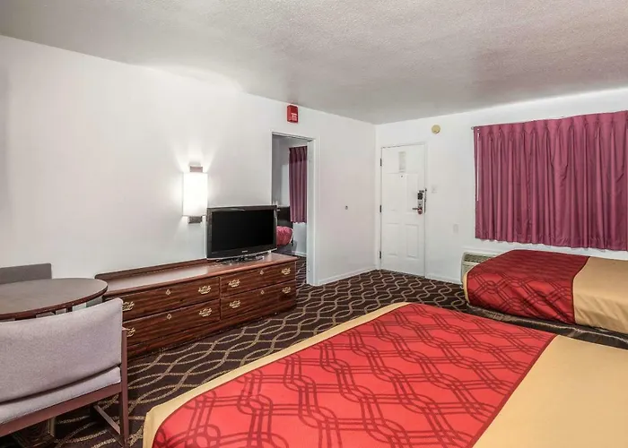 Econo Lodge University