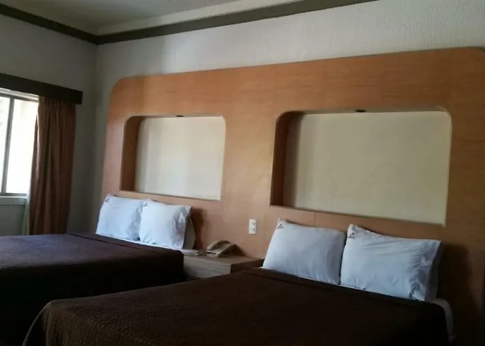 Hotel Azteca Inn