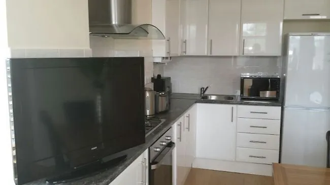 Paradise 1 Bedroom Cozy Apartment