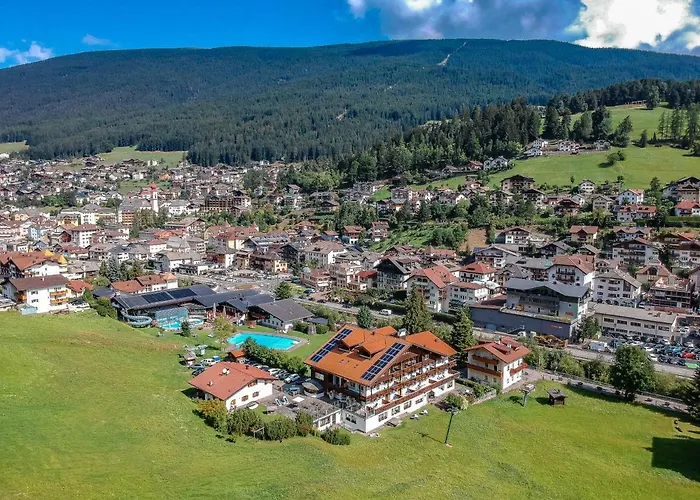 Hotel Hell Urtijëi