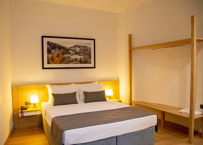 Uzer Otel