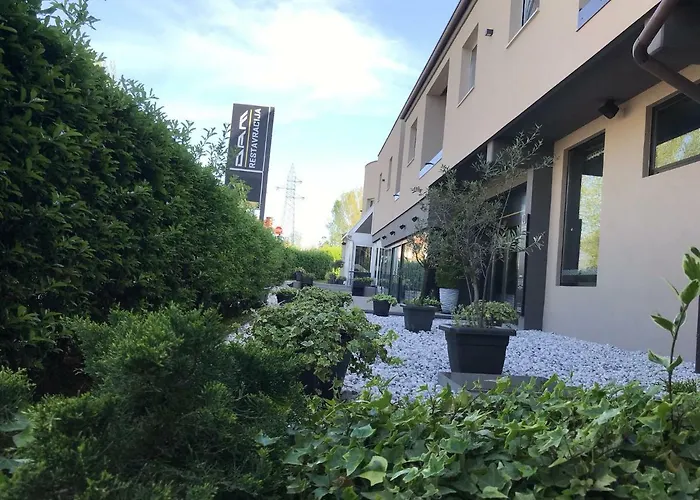 Dam Boutique Hotel & Restaurant