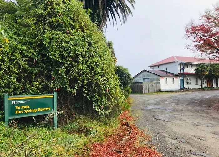 Te Puia Hot Springs Hotel