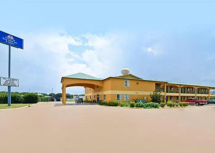 Pine Point Inn & Suites