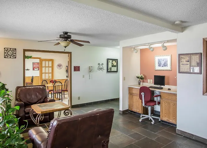Econo Lodge Inn & Suites Dubuque