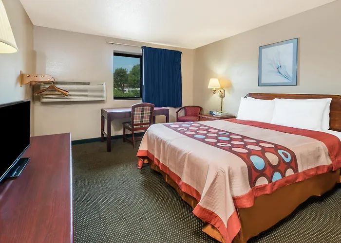 Super 8 By Wyndham Bridgeton/Arpt/St Louis Area