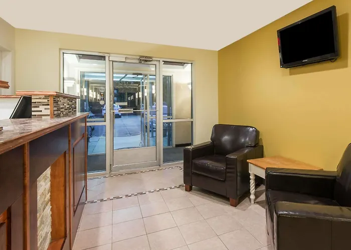 Days Inn & Suites By Wyndham Groton Near The Casinos