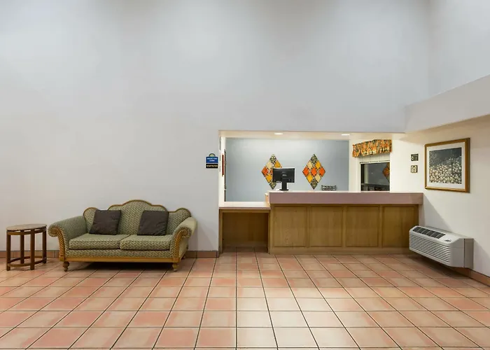 Days Inn By Wyndham Benson