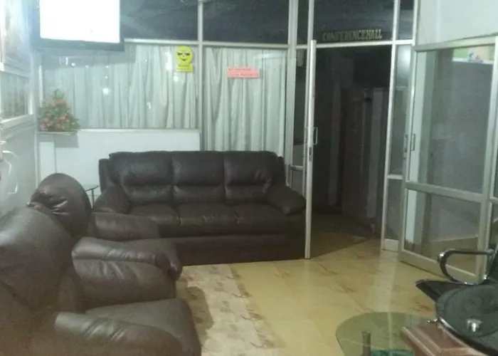 Anandan Tourist Home