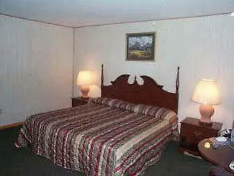 Knights Inn West Springfield