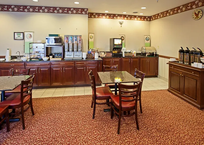 Country Inn & Suites By Radisson. Elkhart North