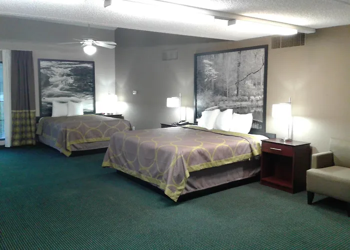 Super 8 By Wyndham Austell/Six Flags