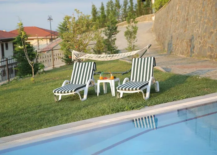 Orchid Hills - Heated Swimming Pool