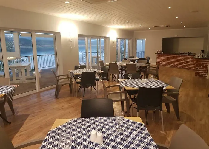 Traders Guesthouse At Lake Pleasant Living