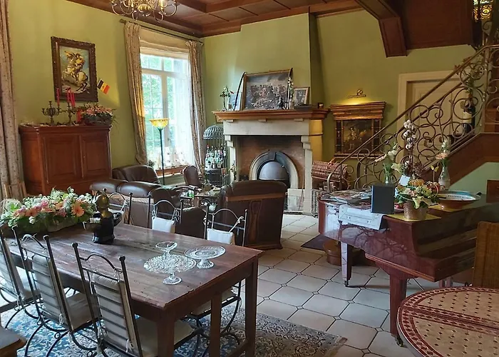 Château Lambert Hotel-Resto-Parking-Shuttle, a 1 ha green Oasis at 8 min from CRL Airport without any noise
