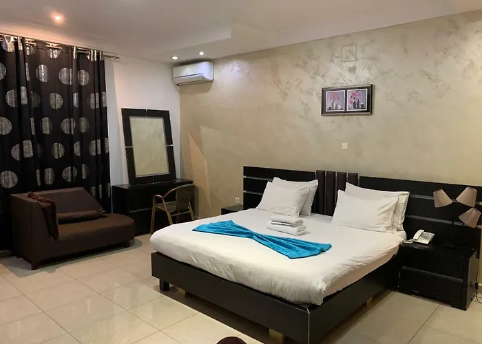 Class Hotel