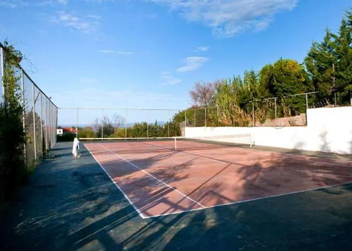 Daphne Holiday Club