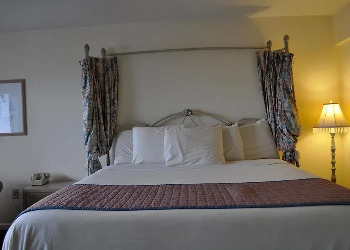 The Diplomat Family Motel