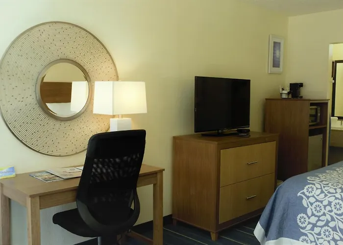 Days Inn By Wyndham Newark Wilmington