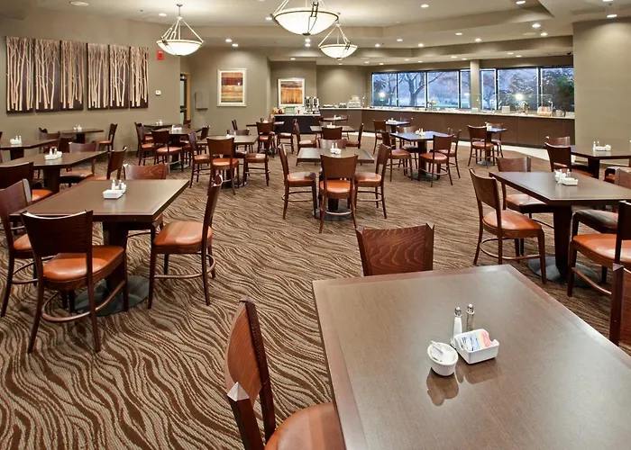 Holiday Inn Evansville Airport