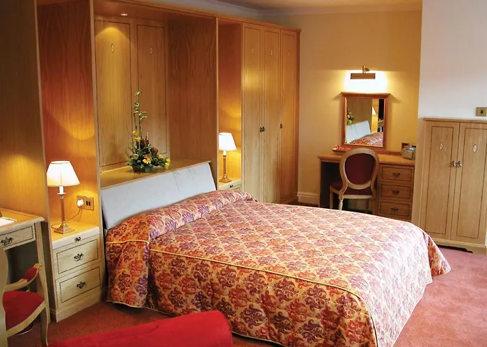 Hunters Lodge Hotel