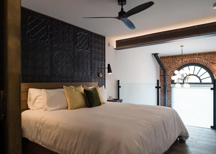 48 King West Boutique Hotel
