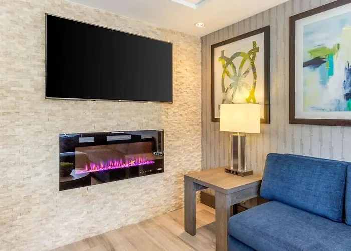 Comfort Suites Downtown Windsor