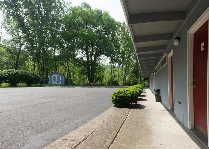 The Grayhaven Motel