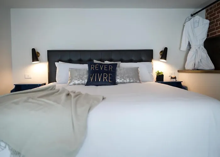 48 King West Boutique Hotel